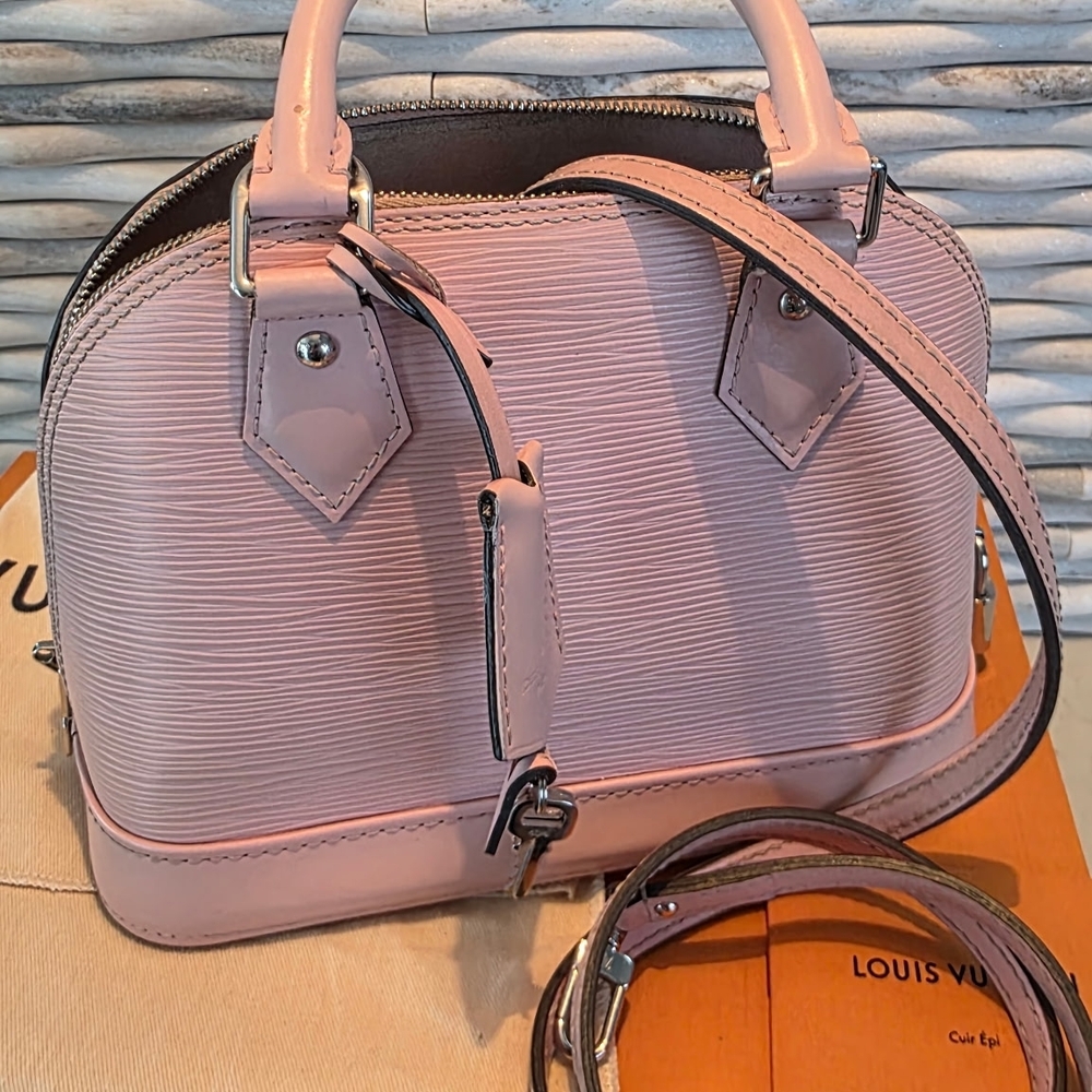 Louis Vuitton Alma Epi BB - Picture 8 of 13